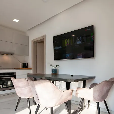 بيت للعطل Modern Grey Harmony Retreat *