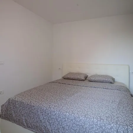 Modern Grey Harmony Retreat بيت للعطل Bertoki