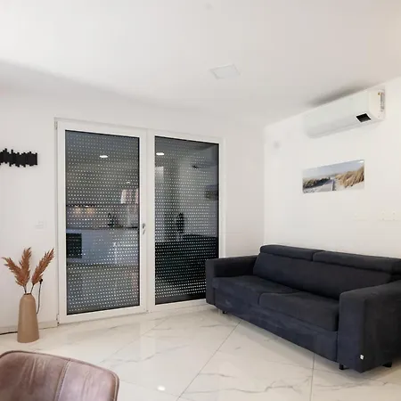 度假居 Modern Grey Harmony Retreat