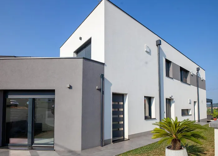 度假居 Modern Grey Harmony Retreat